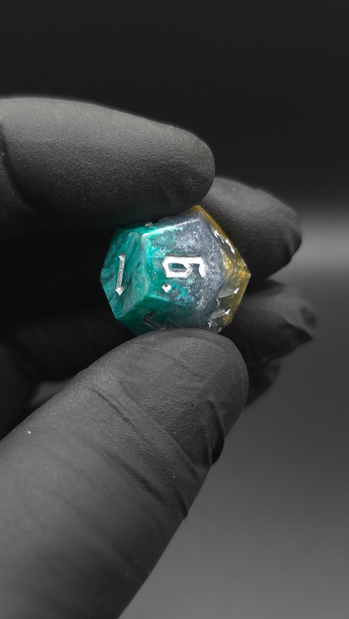 Breaking the Ice - 9-Piece Dice Set + 40mm Chonk