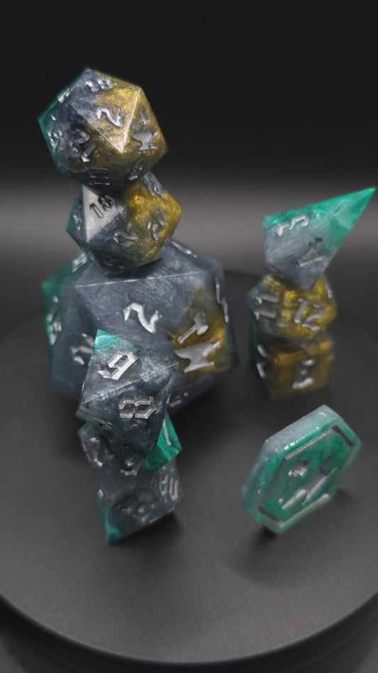 Breaking the Ice - 9-Piece Dice Set + 40mm Chonk